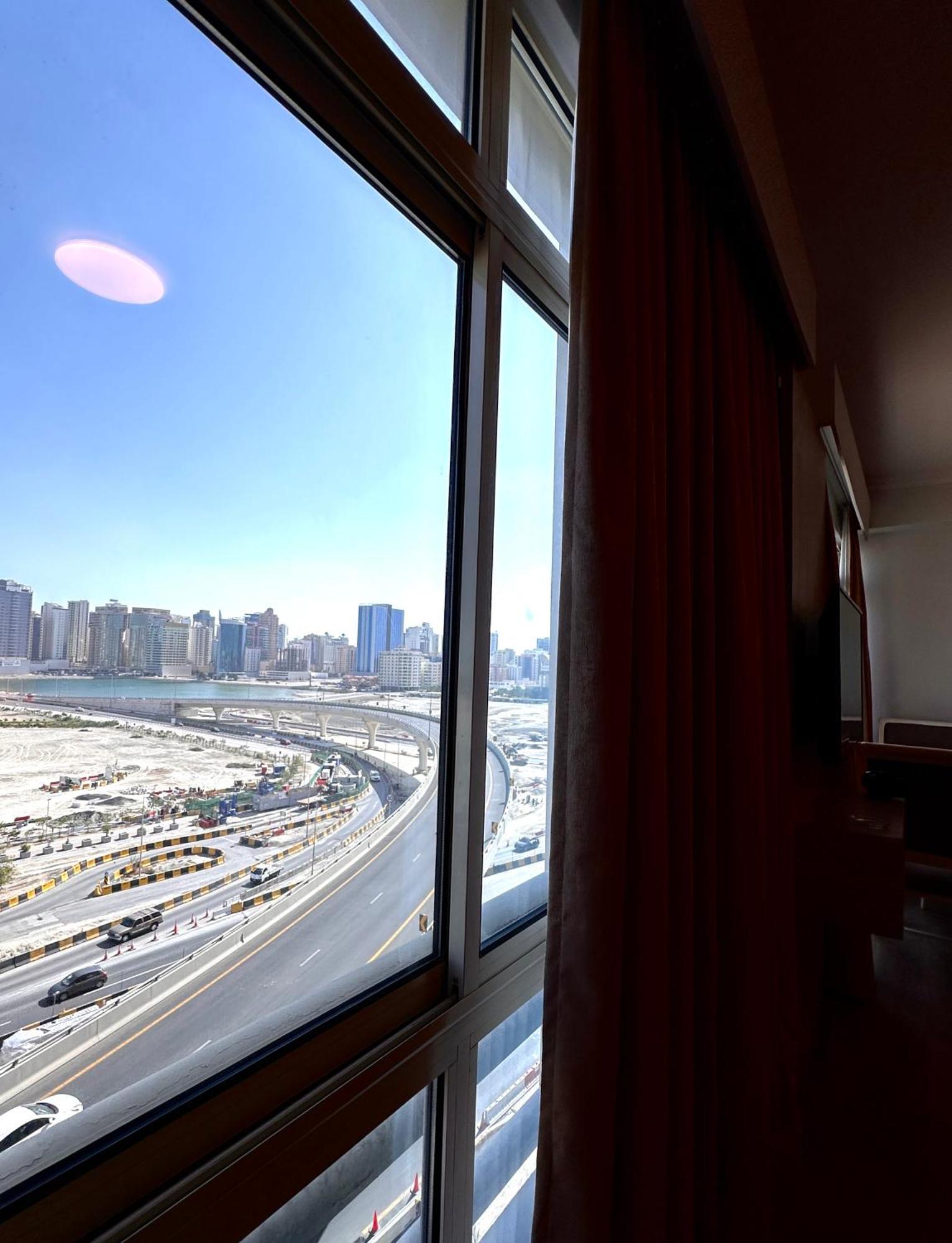 Mirador Hotel Manama Exterior photo